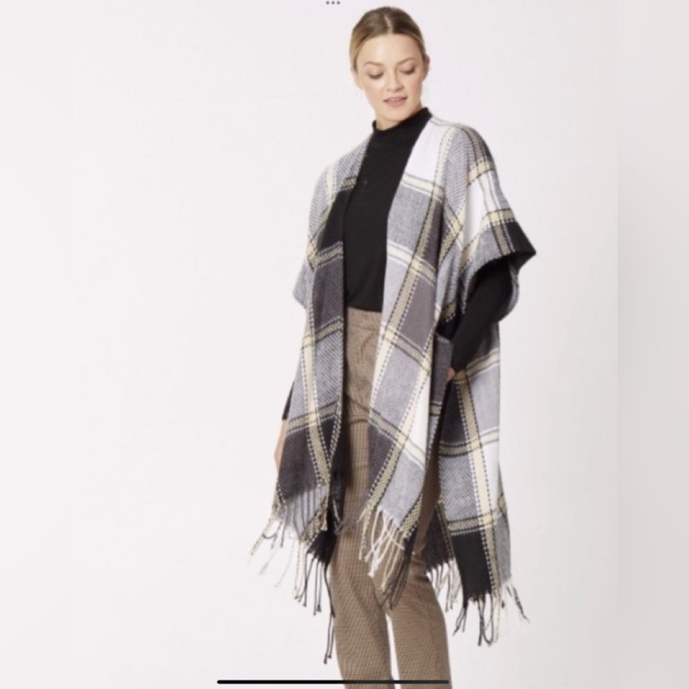 Plaid check kimono with fringe tassels. Black/yellow